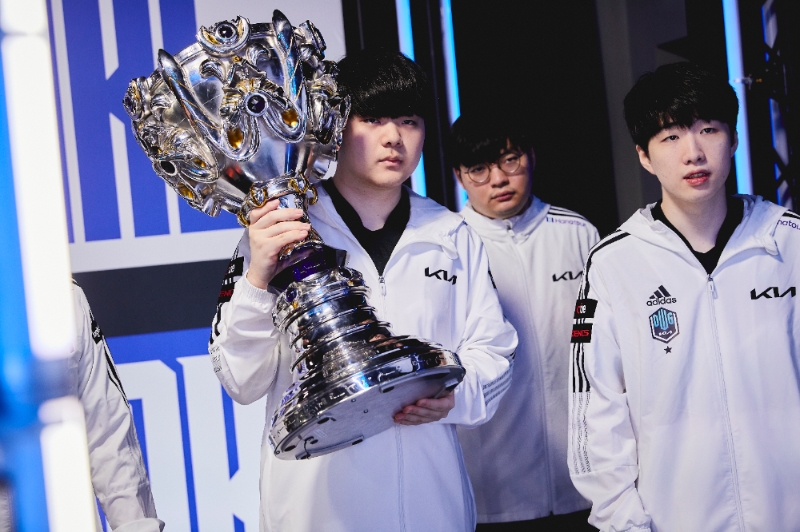 '디펜딩 챔피언' 담원 기아가 오프닝 세레모니를 장식했다(사진=라이엇 게임즈 플리커 발췌).