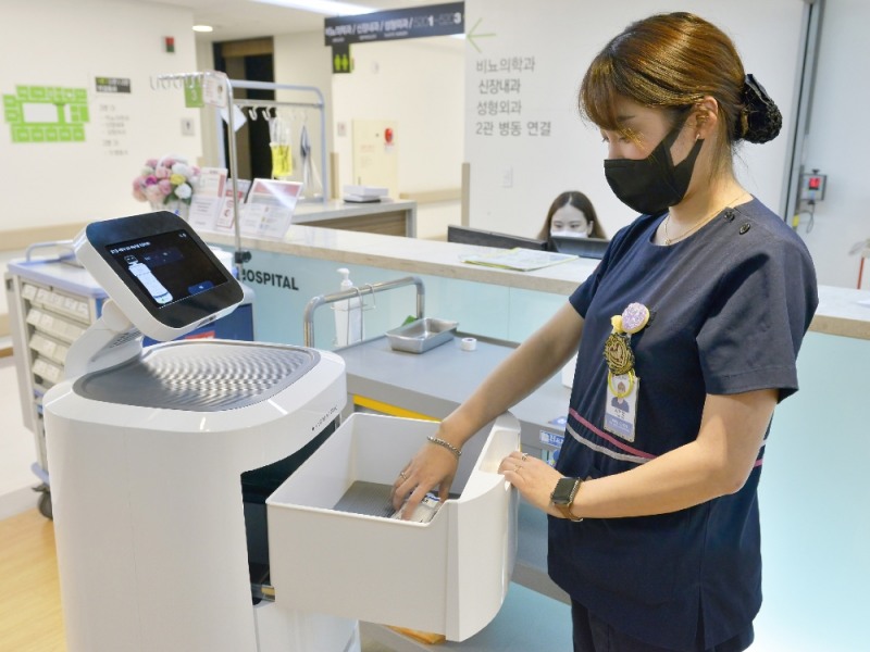 에이치플러스 양지병원 ‘약제배송 로봇’
