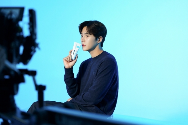 김선호, 라로슈포제 촬영현장 비하인드컷 공개