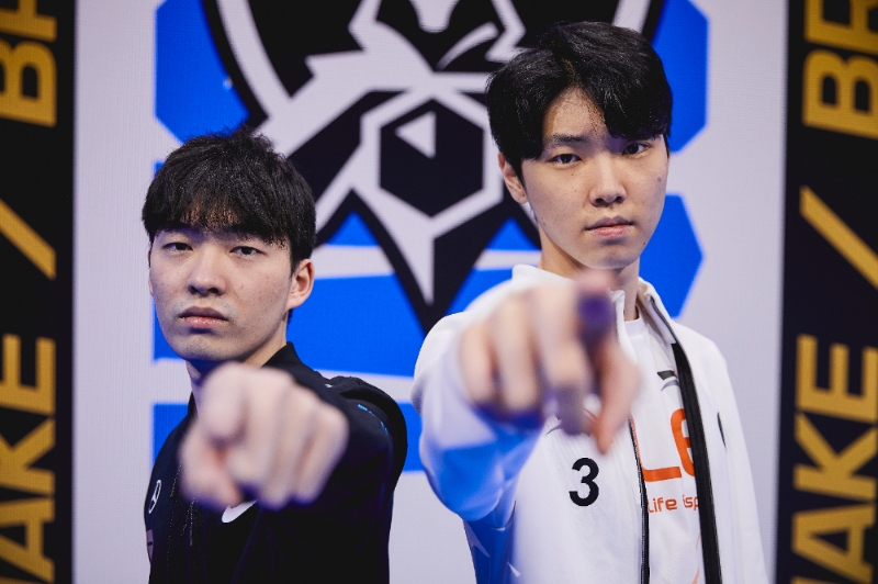 RNG '크라인'(왼쪽)과 한화생명e스포츠 '쵸비' 정지훈(사진=라이엇 게임즈 플리커 발췌).