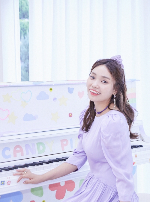 호평 받고 있는 '블루 아카이브' OST에 참여한 가수 이진아.