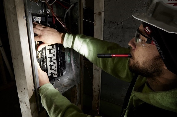 밀워키, 다양한 형태의 고성능 손전등 신제품 2종 출시