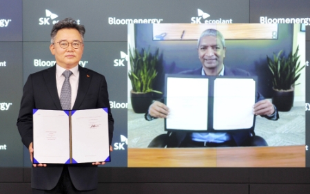 (왼쪽부터)박경일 SK에코플랜트 대표와 케이알 스리다르(KR Sridhar) 블룸에너지 창업자 겸 최고경영자(CEO)/사진 제공 = SK에코플랜트
