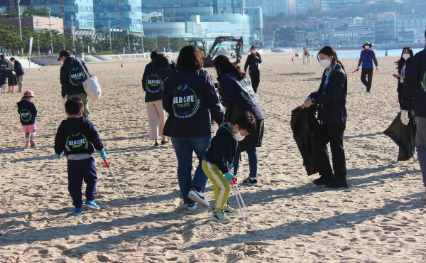 부산 아쿠아리움, 가족 고객들과 함께 해운대 바다정화 진행