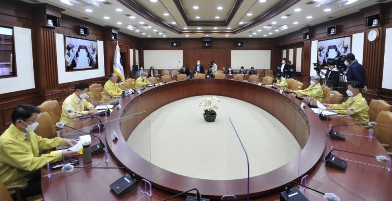 26일 오전 서울 종로구 정부서울청사에서 열린 제47차 비상경제 중앙대책본부(중대본) 회의 (공동취재사진)