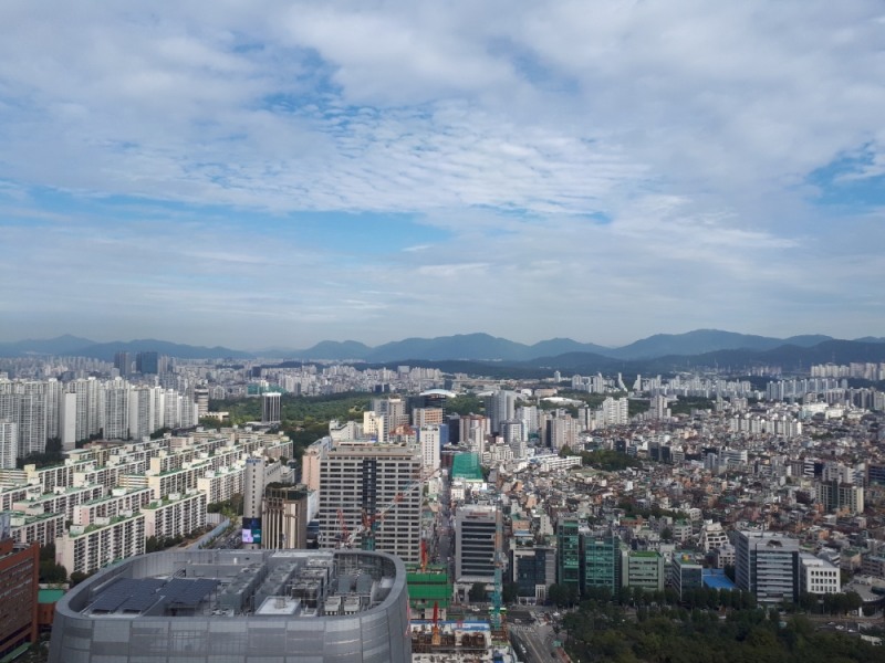 롯데월드 타우에서 내려다본 서울시내 전경 (비욘드포스트 DB)