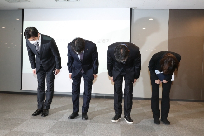 (왼쪽부터) 고객경험혁신본부장 박효일 상무, 네트워크혁신TF 박현진 전무, 네트워크혁신TF 서창석 전무, 네트워크전략담당 권혜진 상무/사진 제공 = KT