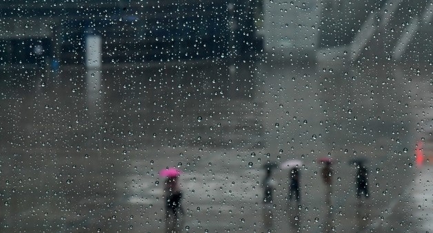 [날씨] 부산, 돌풍 등 동반 요란한 비…오후 6시까지 10~40㎜