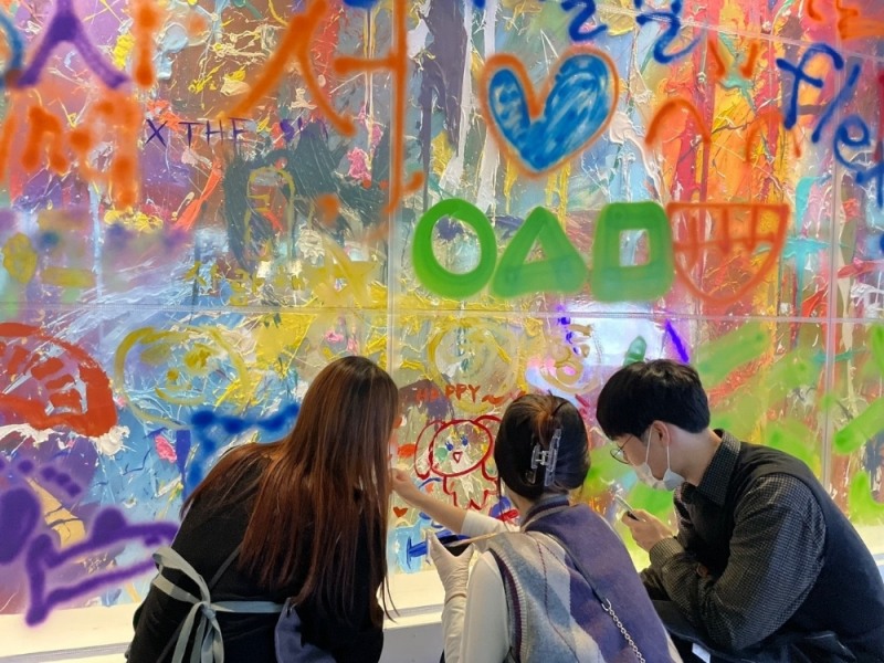 닉플레이스, JONONE 고객 참여 아트 COEXISITENCE 전시회 실시