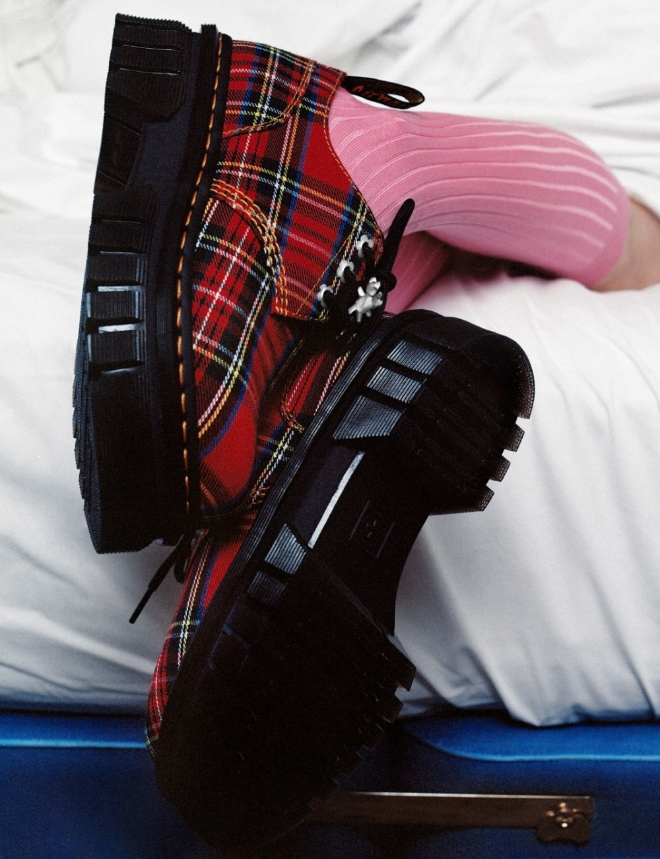 닥터마틴 X 헤븐 바이 마크 제이콥스, 90년대 무드 반영한 컬렉션 선보여