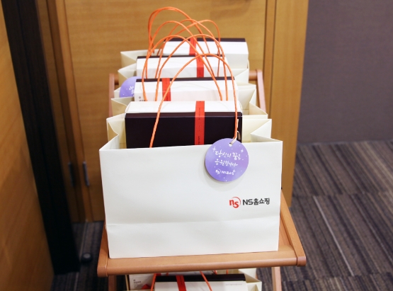 NS홈쇼핑, 수험생 자녀 임직원에 '수능 응원 선물' 전달