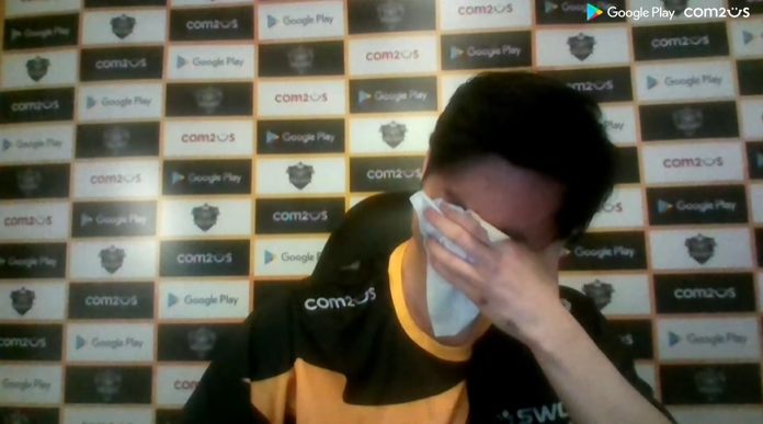 우승 확정 후 눈물을 흘리고 있는 '딜리전트'.