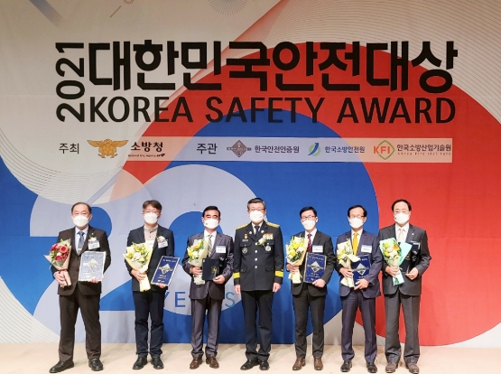 (중앙) 신열우 소방청장, (우측 3번째) 이영현 심사평가원 안전경영실장. 사진/ = 심사평가원 제공