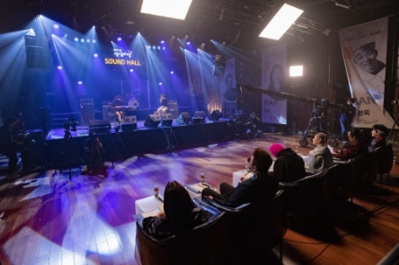 KT&G가 차세대 뮤지션을 꿈꾸는 전국의 대학생을 대상으로 진행한 아티스트 발굴 프로젝트인‘상상유니브 집현전 2021’을 성황리에 마쳤다. 사진은 지난 13일 ‘KT&G 상상마당 춘천’에서 진행된 최종 결선에서 참가팀이 경연을 펼치는 모습/ = KT&G 제공