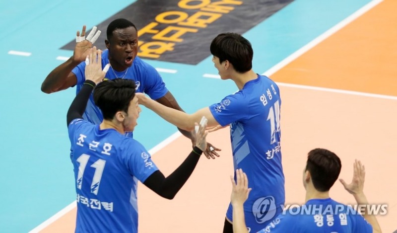 (의정부=연합뉴스) 21일 경기도 의정부체육관에서 열린 프로배구 KB손해보험-한국전력 경기에서 한국전력 다우디가 득점 후 기뻐하고 있다.