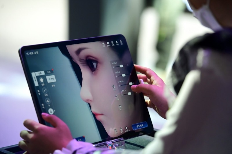 세밀한 캐릭터 커스터마이징을 지원하는 '천애명월도M'. 사진을 입력해 비슷한 캐릭터를 만드는 기능도 지원한다.