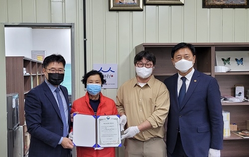 사진: 좌측부터 장대교 광주전남 중소벤처기업청장, 오명애 북하특품사업단 회장, 정병준 북하특품사업단 대표, 김한종 전라남도의회 회장