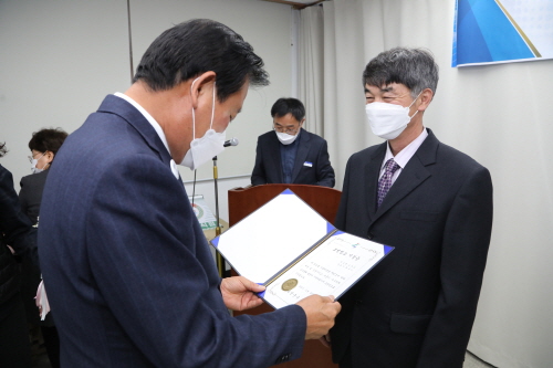 충북 옥천군, 2021년 모범업소 36개소 지정증 수여 및 영업자 간담회 개최