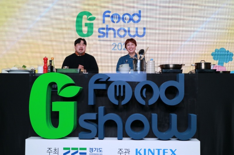 개그맨 강재준과  요리연구가 홍신애가 함께하는 온라인 ‘요리&토크쇼’