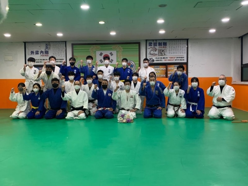 광주 유도의 중심 광주 국제유도관 회원들 / 사진=광주 국제유도관