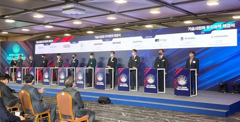 TFJ글로벌 ‘기술사업화 투자협력 체결식’ (사진제공=TFJ글로벌, 오른쪽 두번째 진의규 티에프제이글로벌 대표)