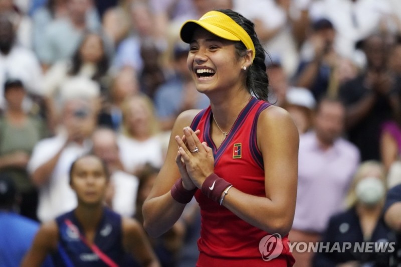 '메가와트 스마일' US오픈 우승 라두카누...영국 선데이타임스 올해의 여자 선수에 선정