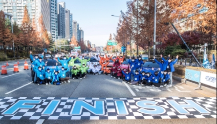 '2021 자율주행 챌린지' 본선 대회 참가팀 단체 사진./ 사진 제공 = 현대자동차그룹