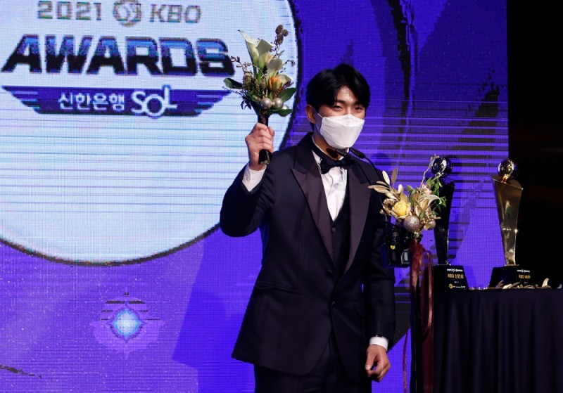 신인상을 수상한 이의리