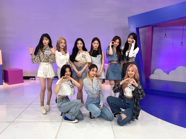 프로미스나인, 2021년을 빛낸 최고의 걸그룹...1위