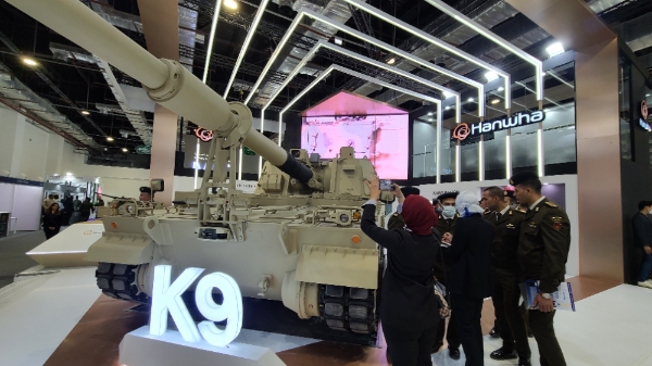 EDEX 전시장 관람객 모습