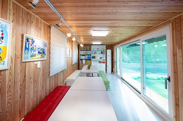 시티놀이터 12호점 ‘금산 동그라미지역아동센터’ 북카페 내부 모습