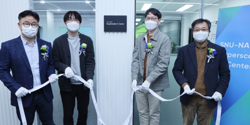 (왼쪽부터) 네이버 정석근 클로바 CIC 대표, 네이버 하정우 AI랩 소장, 전병곤 AI 연구원 부원장, 장병탁 AI 연구원 원장/사진 제공 = 네이버