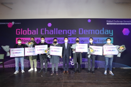 6개 우수 선정기업 수상 사진./ 사진 제공 = 한국관광공사