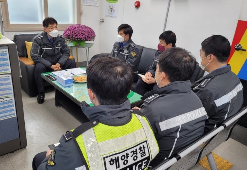 완도해경은 파출소 현장 점검으로 동절기 해양 안전사고 예방을 위해 나섰다. (사진제공 = 완도해양경찰서)