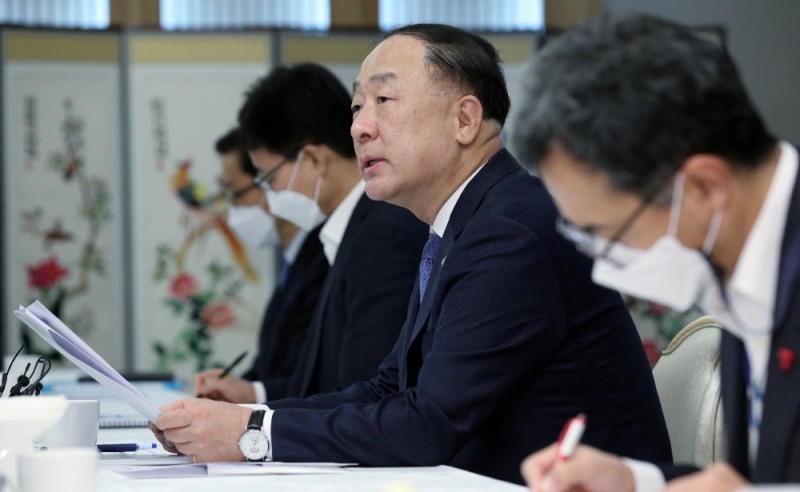 홍남기 경제부총리 겸 기획재정부 장관이 8일 오전 서울 종로구 정부서울청사에서 열린 제34차 부동산시장 점검 관계장관회의에 참석해 발언하고 있다. (공동취재사진)