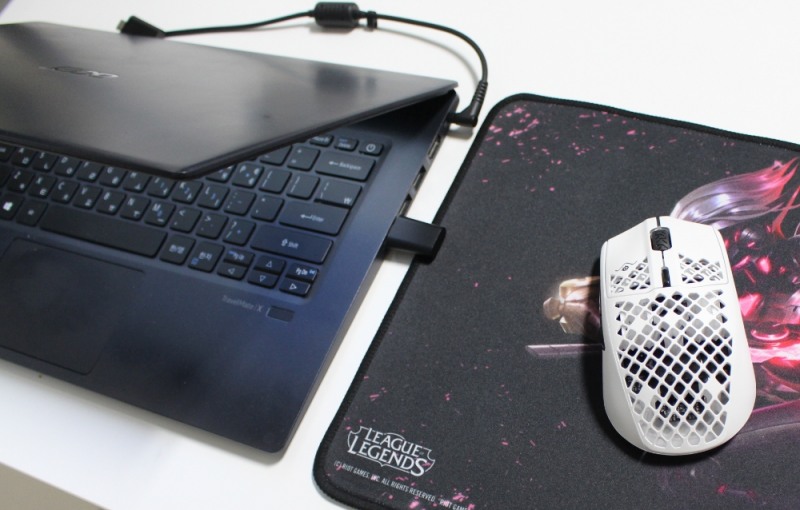 무선 동글을 통한 2.4GHz 무선 연결과 블루투스 연결을 동시에 지원해 노트북을 비롯한 휴대용 디바이스와 간편하게 연결해 사용할 수 있다.