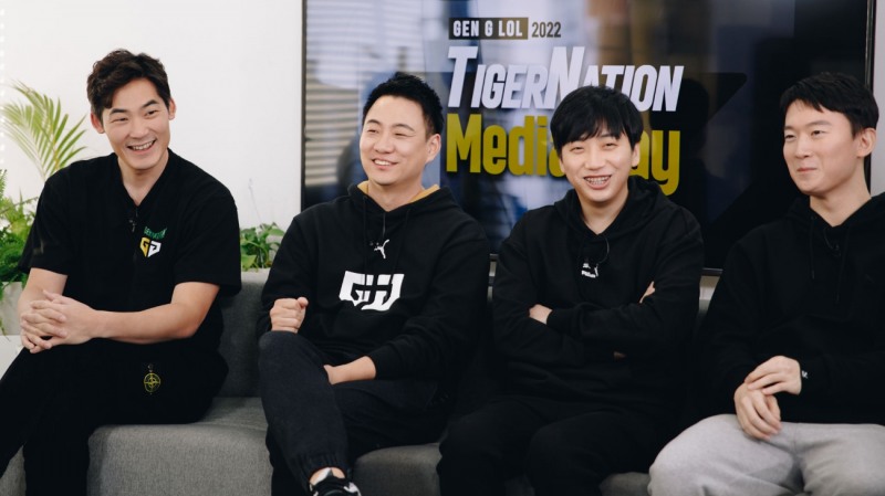 아놀드 허 한국 지사장-이지훈 단장-'스코어' 고동빈 감독-'마파' 원상연 코치(사진출처=젠지 SNS)