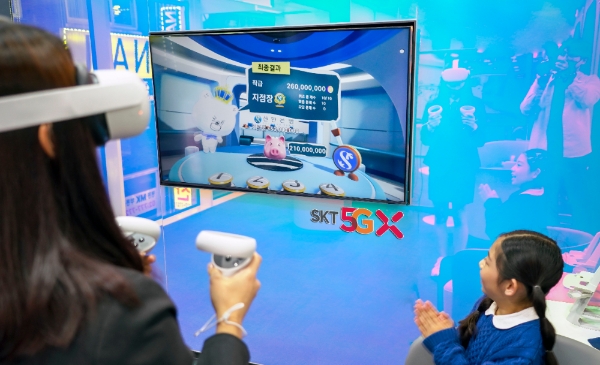 SK텔레콤이 신한금융그룹 및 픽셀리티게임즈와 손잡고 VR기술을 활용한 금융 교육 콘텐츠'신한 금융의 고수'를 선보인다고 밝혔다. / 사진 제공 = SK텔레콤