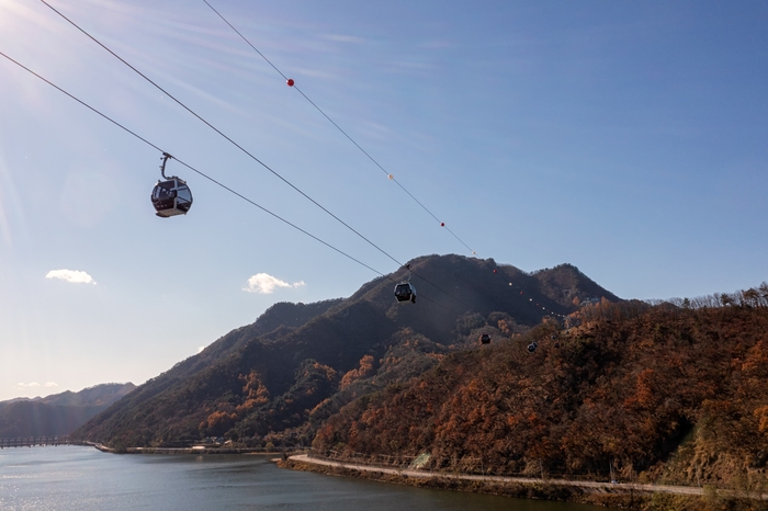 삼악산 호수 케이블카 운행 모습. 사진=춘천시관광협의회