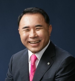 윤홍근 제너시스BBQ 그룹 회장./ 사진 제공 = 제너시스BBQ