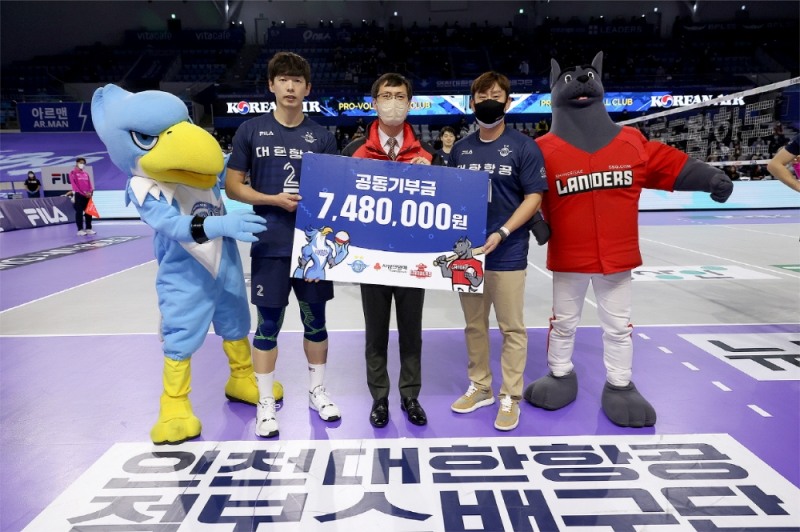 SSG랜더스, 대한항공 점보스와 인천지역 아동들을 위한 공동 기부금 전달…인천 소외계층 아동의 기초생계비, 교육비 및 의료비로 지원