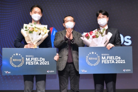 현대모비스 기술연구소에 위치한 THE STUDIO M. 에서 아이디어 페스티벌인 ‘M.FIELDs FESTA 2021’의 최우수 아이디어 시상식이 진행되고 있다./ 사진 제공 = 현대모비스