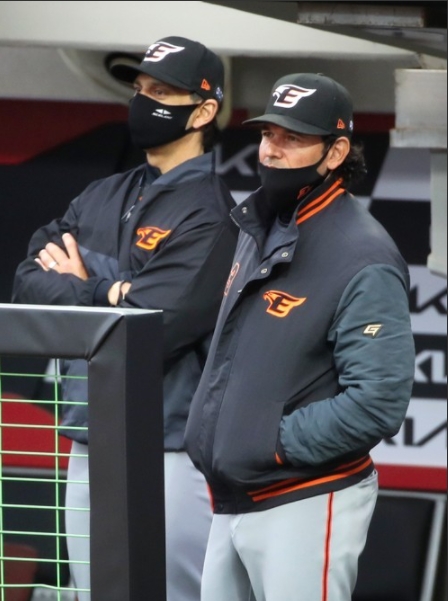 리빌딩을 위해 영입한 수베로 감독은 앞으로 남은 2년 동안 한화를 어떤 모습으로 변모시킬 지 관심거리다.