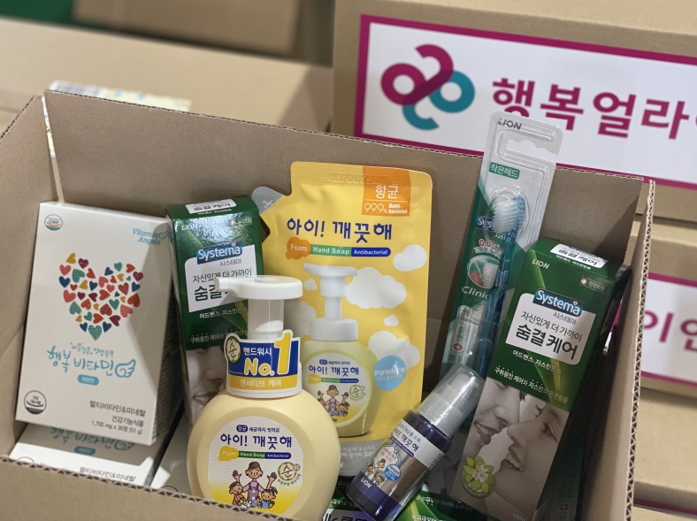‘행복두끼’ 결식우려아동 대상 ‘기초 생필품 패키지’에 포함된 라이온코리아 대표 제품들
