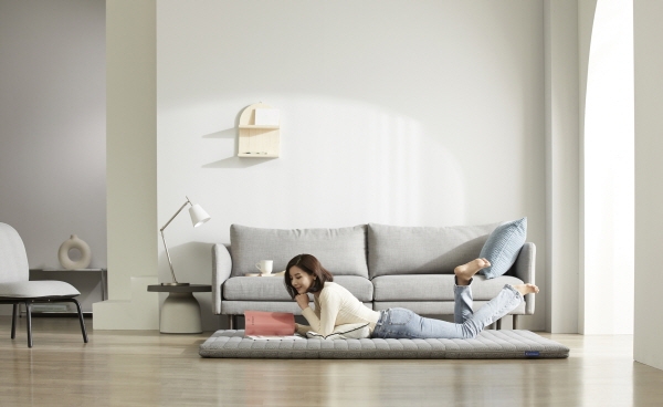 집콕생활 장기화와 각광받는 토퍼 매트리스, 토퍼의 다양한 활용법