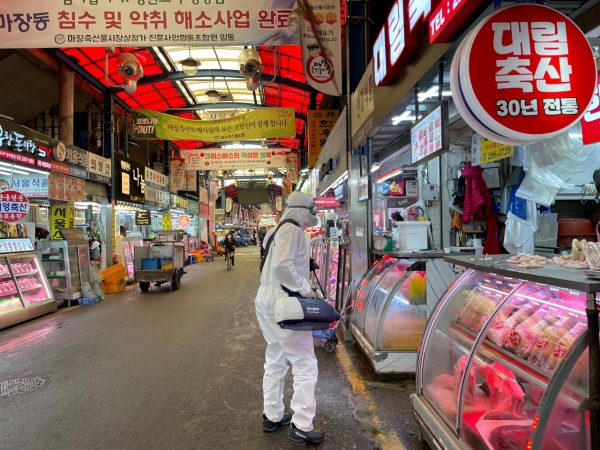 마장축산물시장, 상점가 방역 및 마스크·세정제 무상 배포 실시