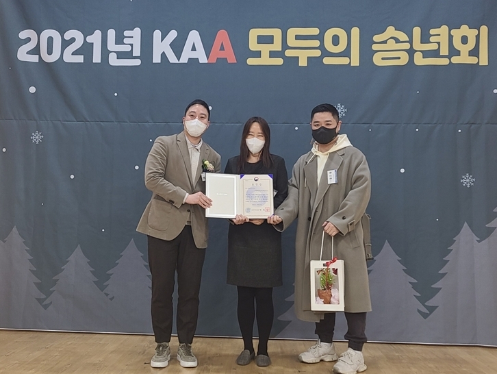 사진=왼쪽 엔피프틴파트너스 허제 공동대표, 가운데 중소벤처기업부 전세희 과장, 오른쪽 엔피프틴파트너스 류선종 공동대표