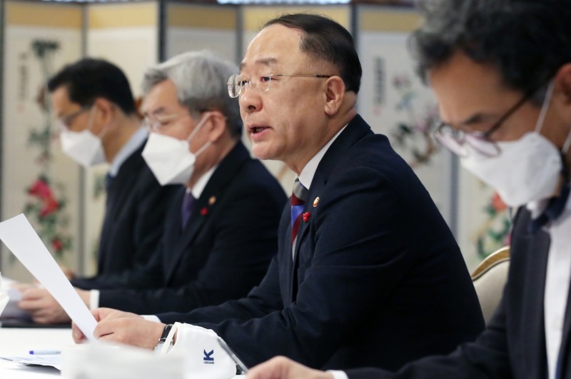 홍남기 경제부총리 겸 기획재정부 장관이 22일 오전 서울 종로구 정부서울청사에서 열린 부동산시장 점검 관계장관회의에 참석해 발언하고 있다. (공동취재사진)
