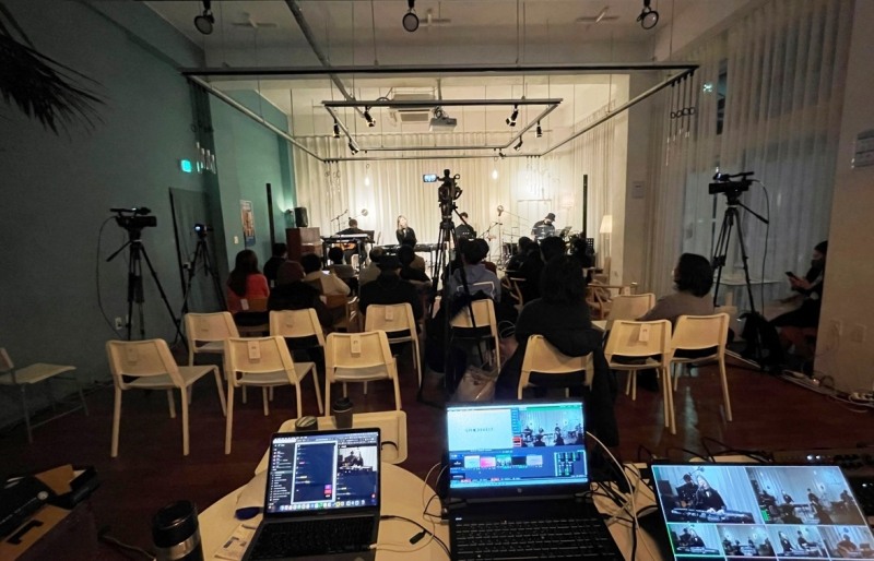 가수 유보엠 온라인 오프라인 동시 공연_(라이브커넥트 제공)