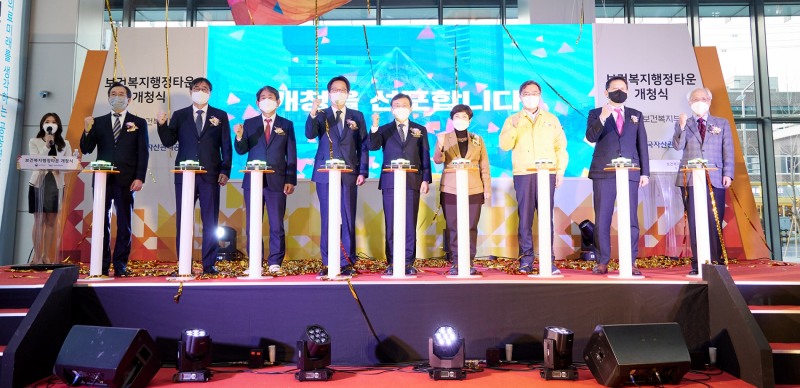 신흥식 캠코 사장 직무대행(사진 오른쪽 여섯번째) 등 참석자들/사진 제공 = 한국자산관리공사